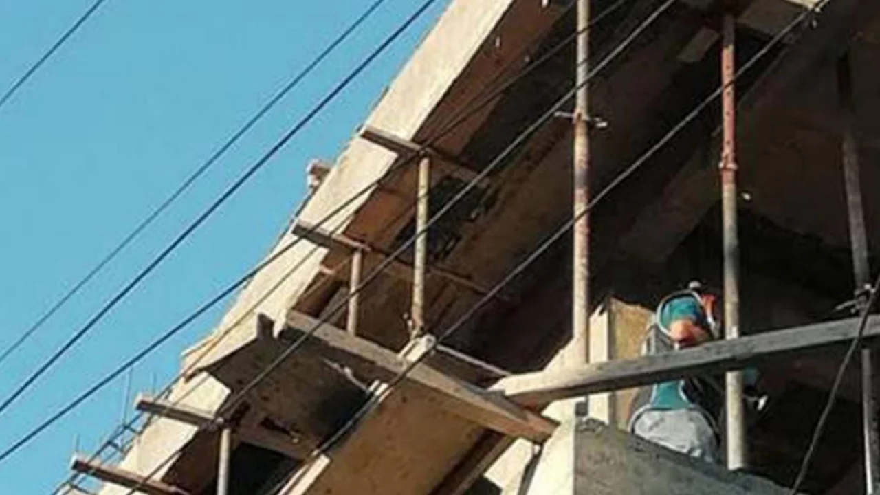 İnşaatta çalışan 15 yaşındaki stajyer elektrik akımına kapıldı
