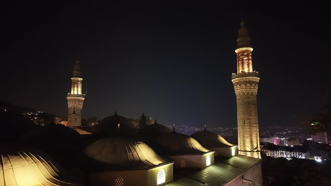 Bursa'da Mevlid Kandili dualarla kutlandı: Ulu Cami doldu taştı