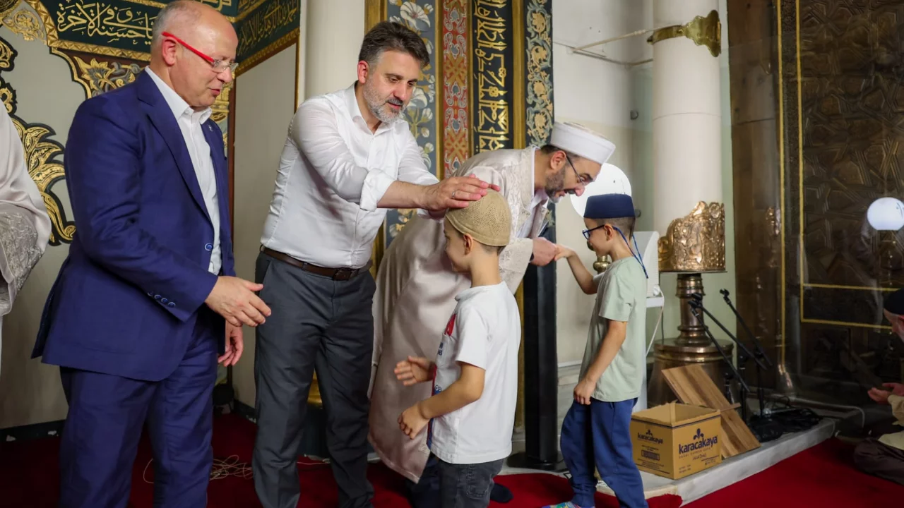 Bursa'da Mevlid Kandili Kutlaması: Başkan Vekili Biba Ulu Camii'nde