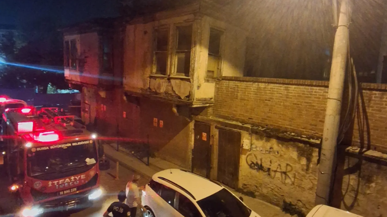 Bursa'da tarihi konağın çatısında çökme: Olayda can kaybı yok