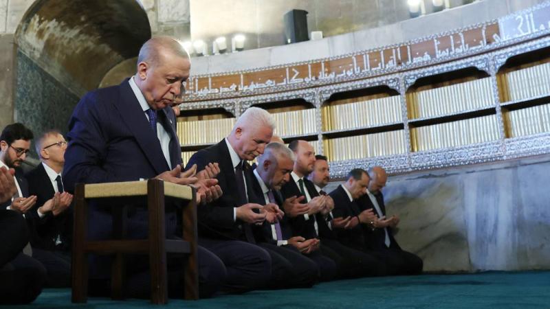 Cumhurbaşkanı Erdoğan, Mevlid Kandili'nde Peygamberi andı