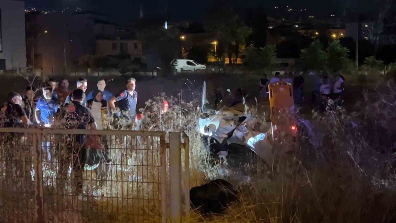 Bursa'da direksiyon hakimiyetini kaybeden araç tarlaya uçtu: 5 yaralı