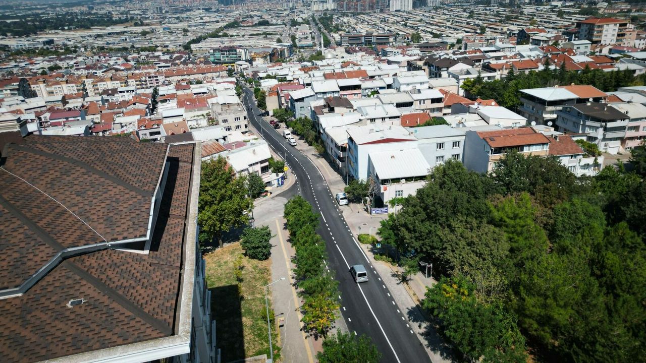 Bursa'da 750 Metre Uzunluğundaki Cadde Yenilendi