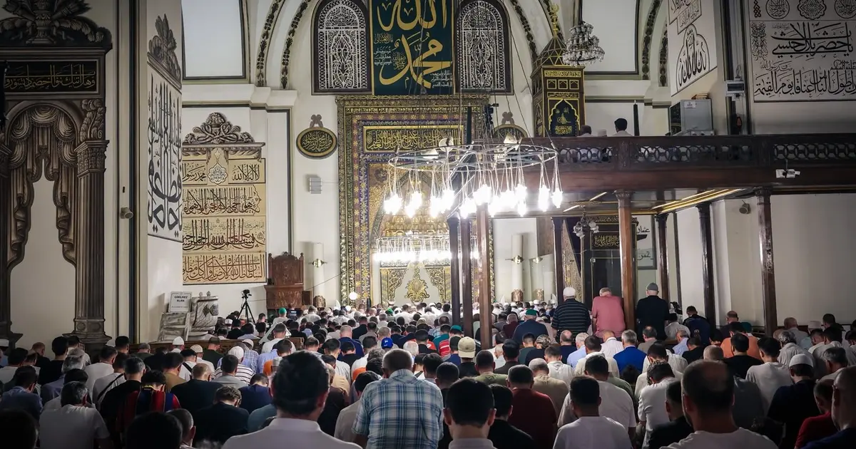Bursa'da 30 camide Mevlid Kandili coşkusu: 17 ilçede simit dağıtıldı Bursa'da 30 camide Mevlid Kandili coşkusu: 17 ilçede simit dağıtıldı