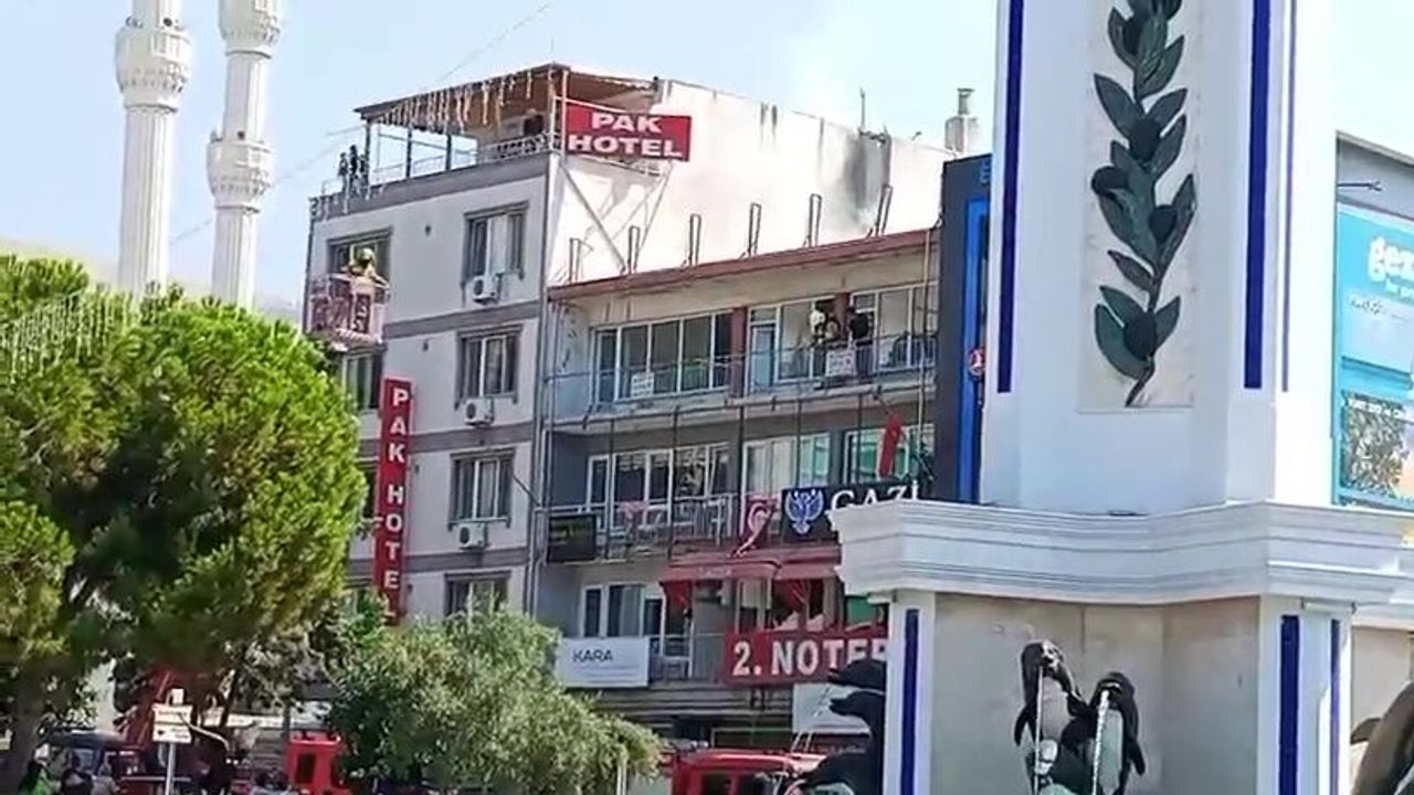 Gemlik'te yangın paniği: Pasajın çatısı alev aldı