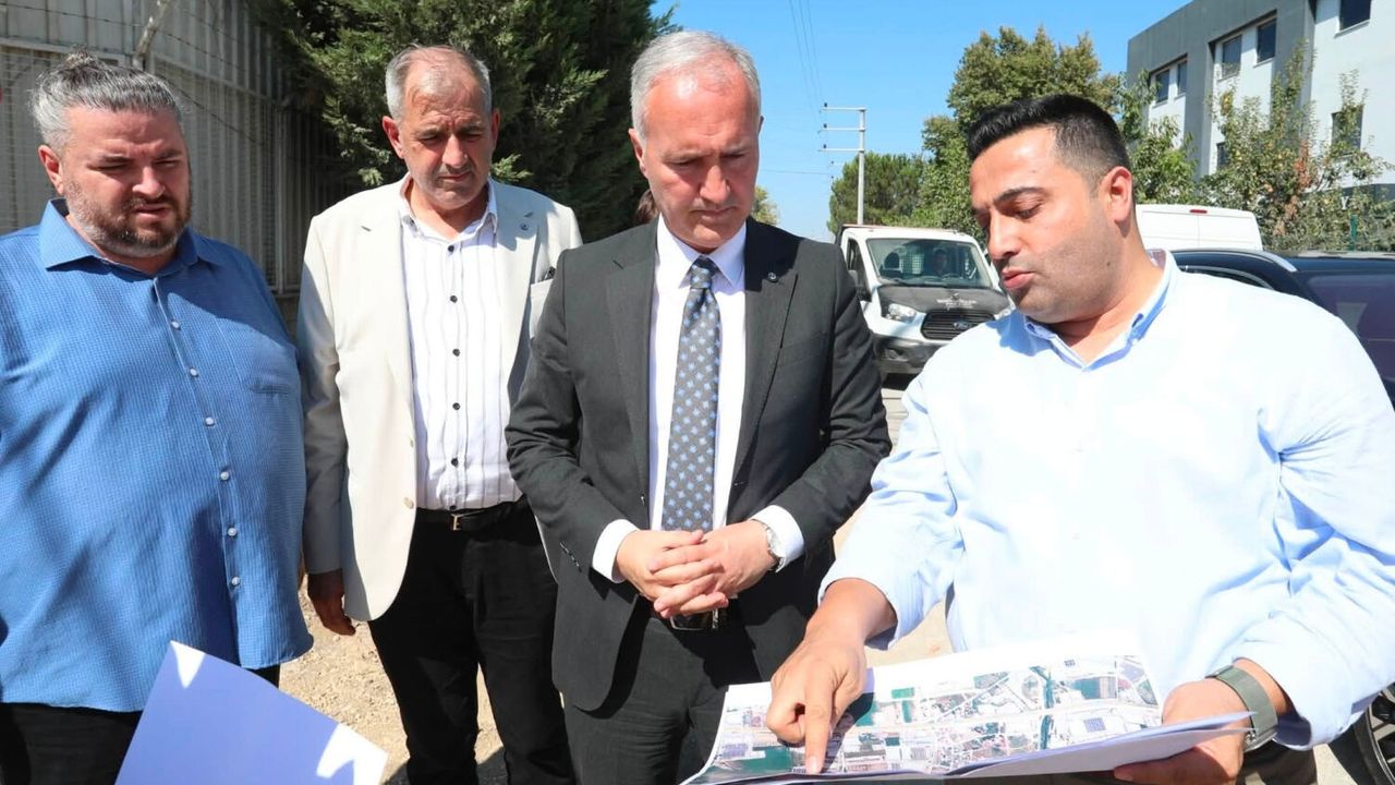 İnegöl Belediyesi, yaz aylarında toz sorununa çözüm buldu: Sathi kaplama yapıldı İnegöl Belediyesi, yaz aylarında toz sorununa çözüm buldu: Sathi kaplama yapıldı