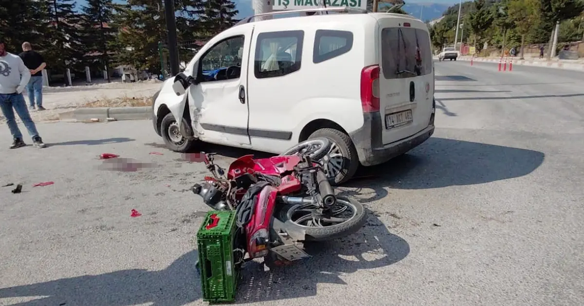 Mudurnu'da motosiklet ve otomobil çarpıştı: 1 kişi ağır yaralandı