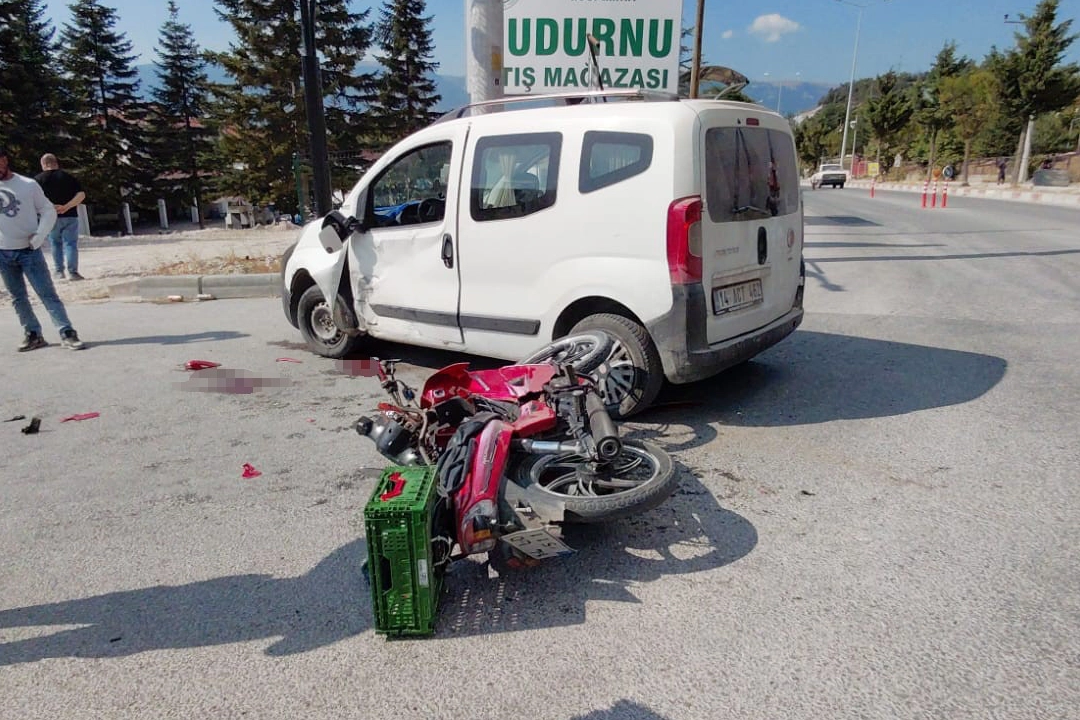 Mudurnu'da motosiklet ve otomobil çarpıştı: 1 kişi ağır yaralandı