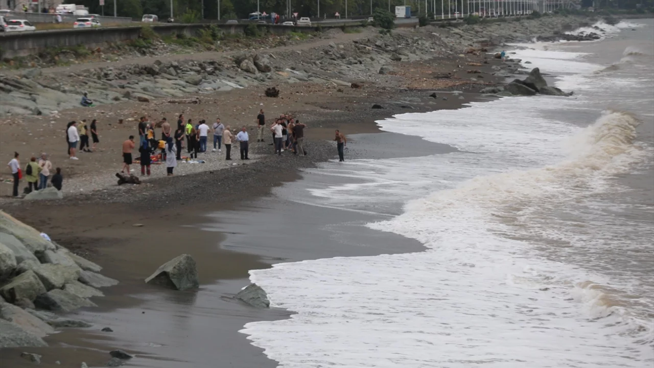 Rize'de denizde kaybolan iki kardeşten biri hayatını kaybetti