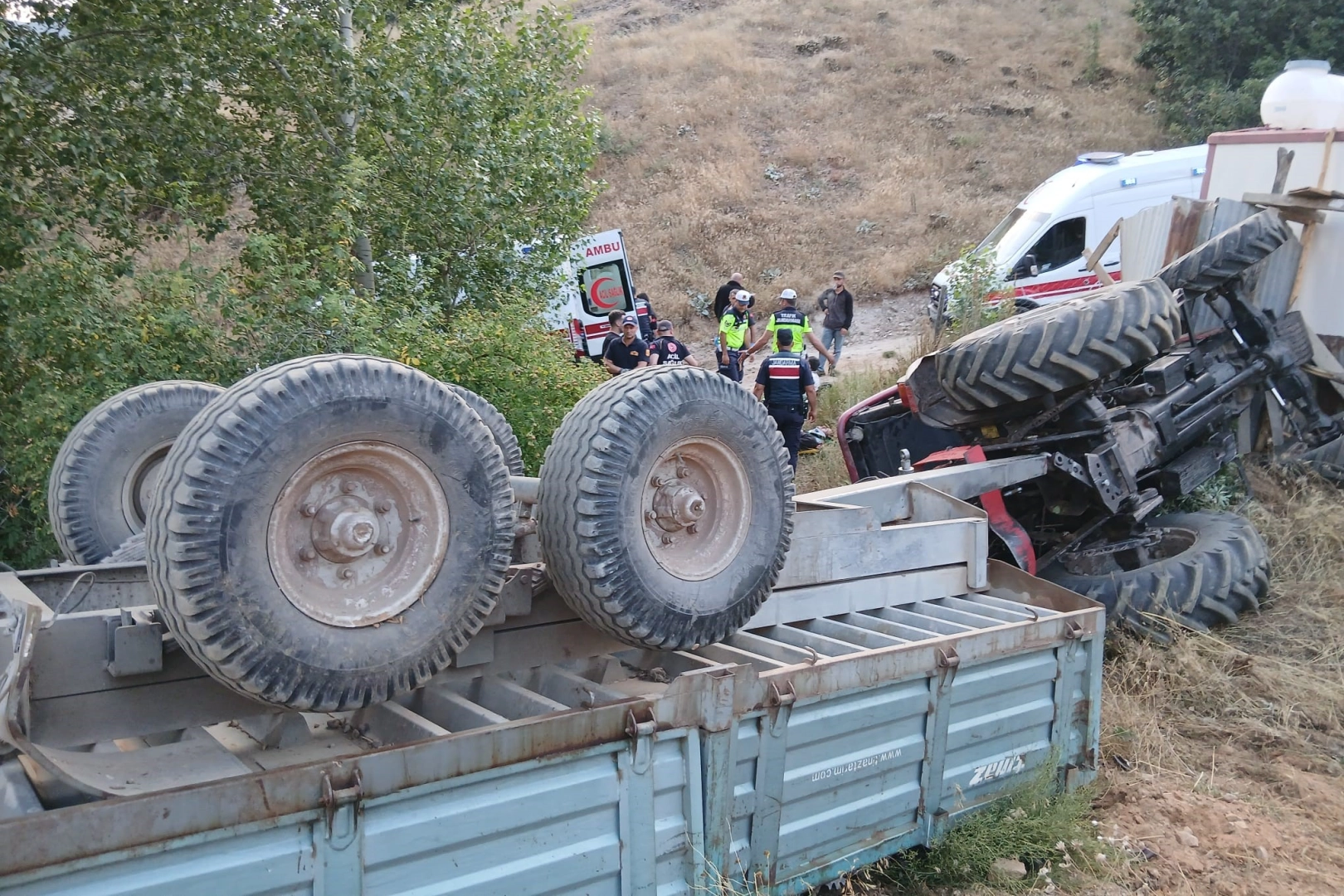 Traktör devrildi: Yaralı sayısı 4'e yükseldi
