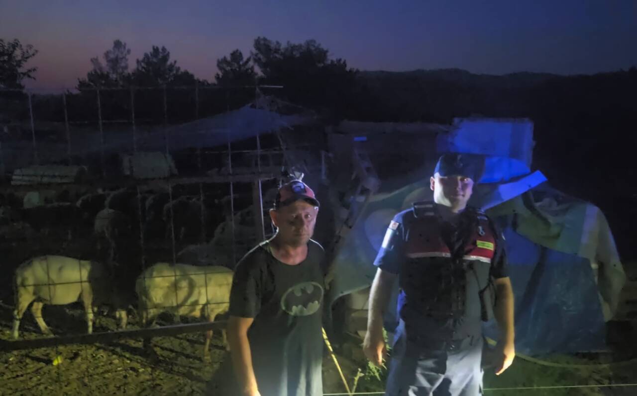 İnegöl'de 50 koyun, jandarma dronuyla 4 km uzakta bulundu
