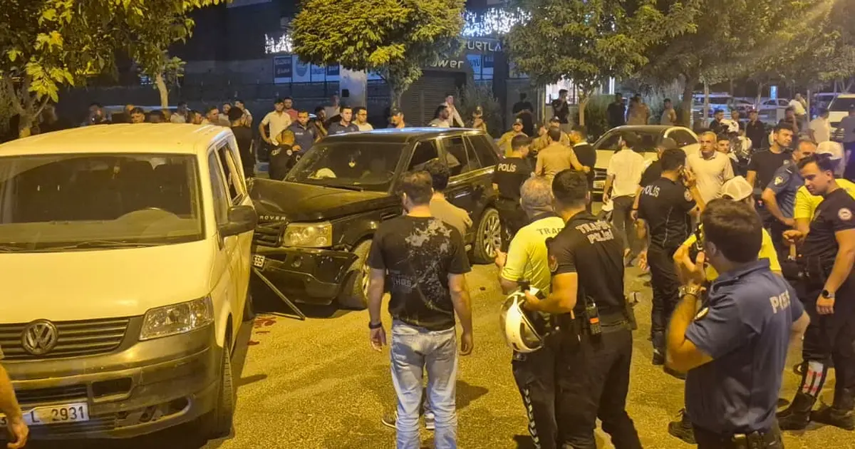 Gaziantep'te kaçan sürücü 3 araca çarptı, polis peşine düştü