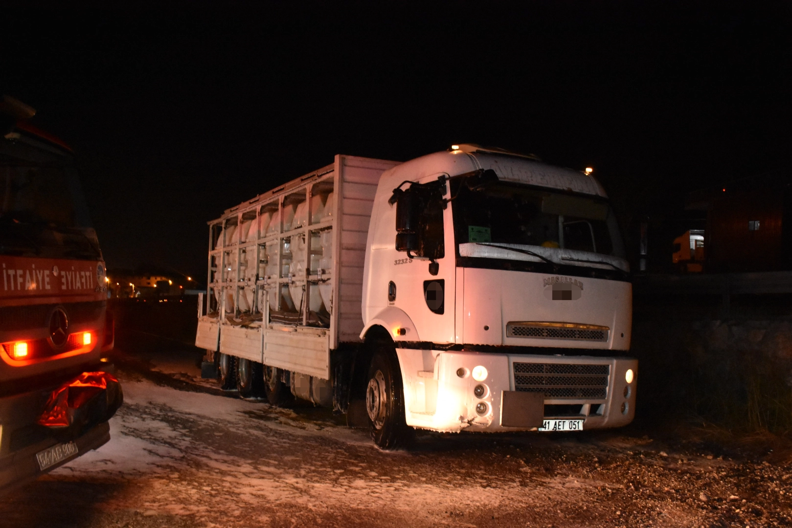 Sakarya'da asit sızıntısı: 2 kişi hastaneye kaldırıldı
