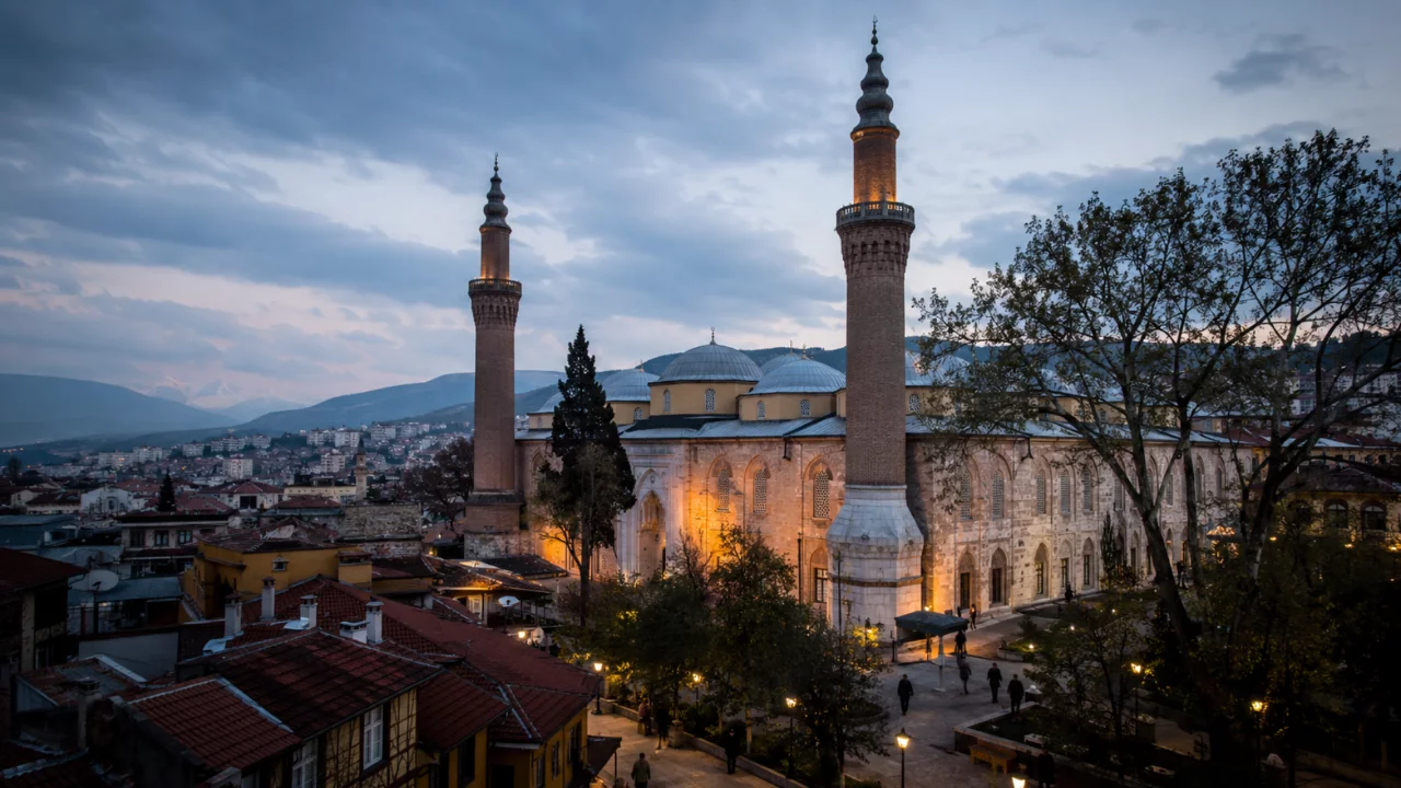Bursa'da Bugün Namaz Vakitleri: İmsak 05:53, Yatsı 19:36