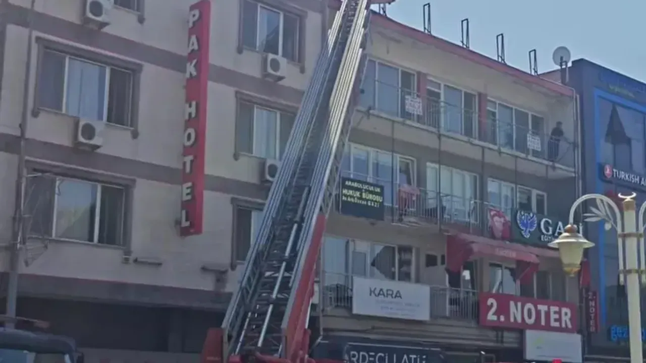 Gemlik'te pasaj yangını: Çatı katında maddi hasar oluştu