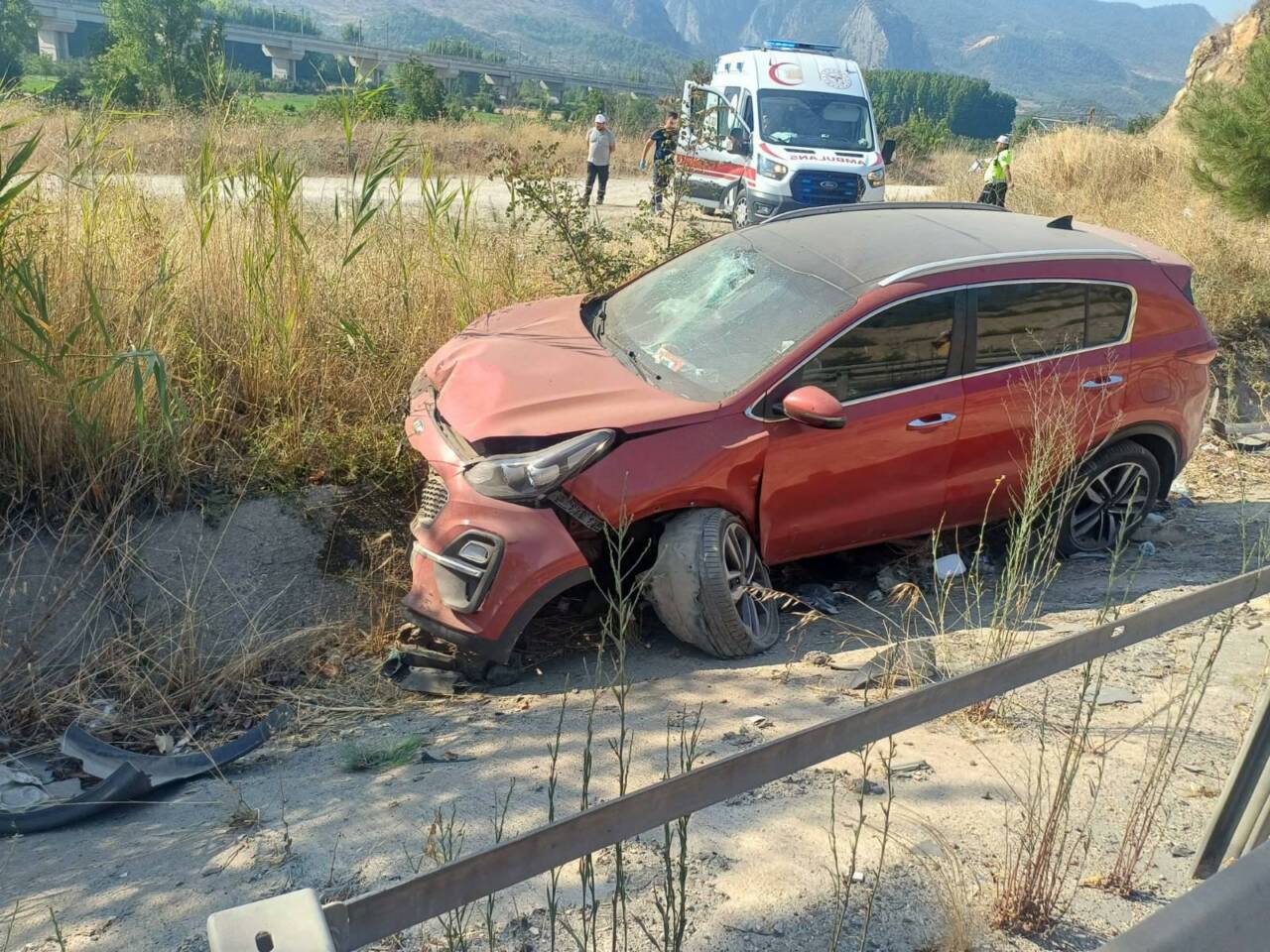 Bilecik-Sakarya kara yolunda SUV devrildi: 4 kişi yaralandı