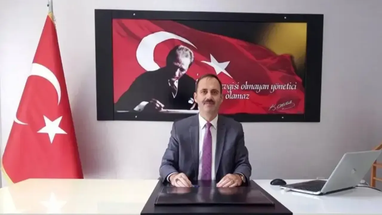 Bursa Gemlik’e yeni müdür: Cengiz Uç göreve başladı Bursa Gemlik’e yeni müdür: Cengiz Uç göreve başladı
