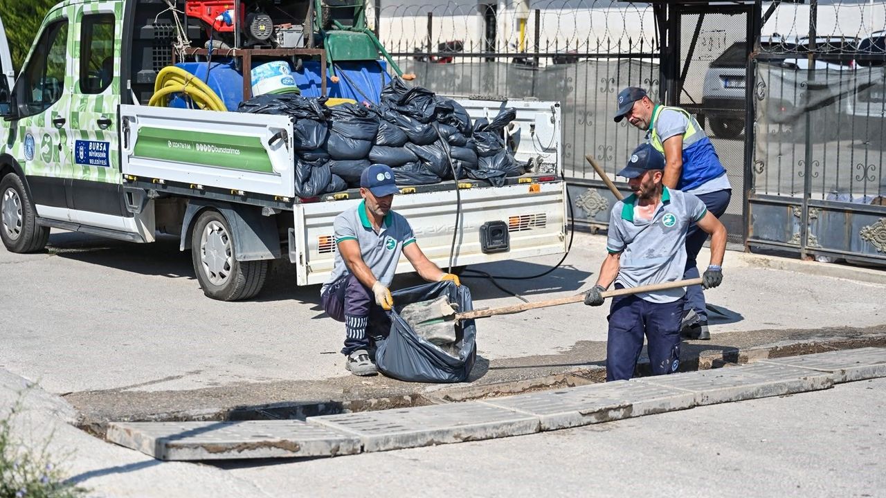 Bursa'da yağmur suyu altyapısı güçlendiriliyor: 14.000 ızgara temizlendi