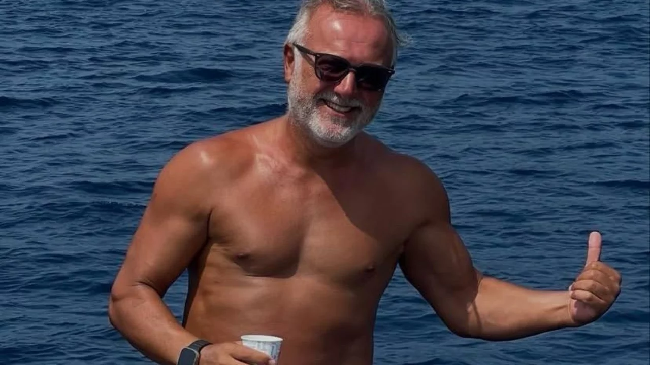 Zafer Öztürk, Kaş Kalkan'da tatil yaparken otelini de yeniliyor