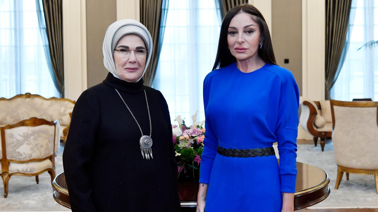 Emine Erdoğan, Mihriban Aliyeva'nın doğum gününü telefonla kutladı