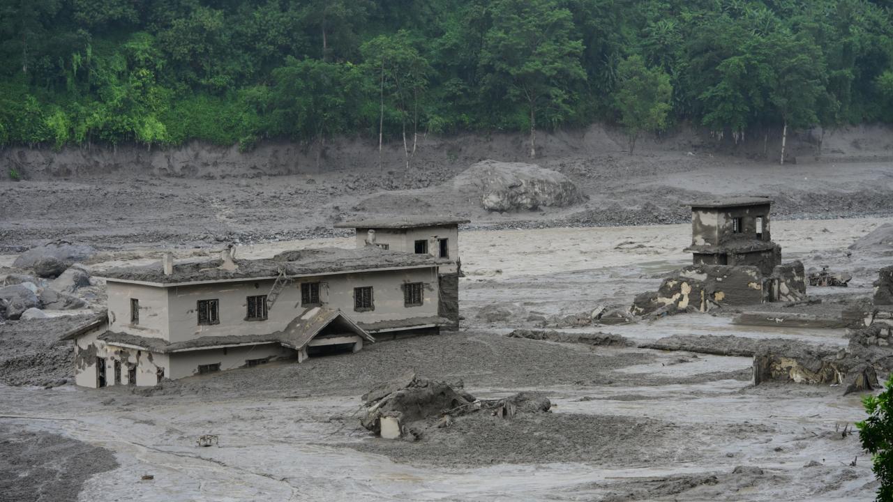 Nepal'de sel felaketinde 157 kişi hayatını kaybetti