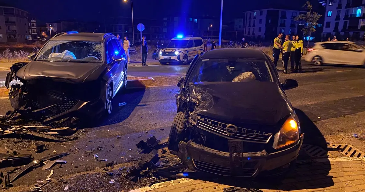 Kırklareli'nde otomobil ve SUV çarpıştı: 8 yaralı hastaneye kaldırıldı