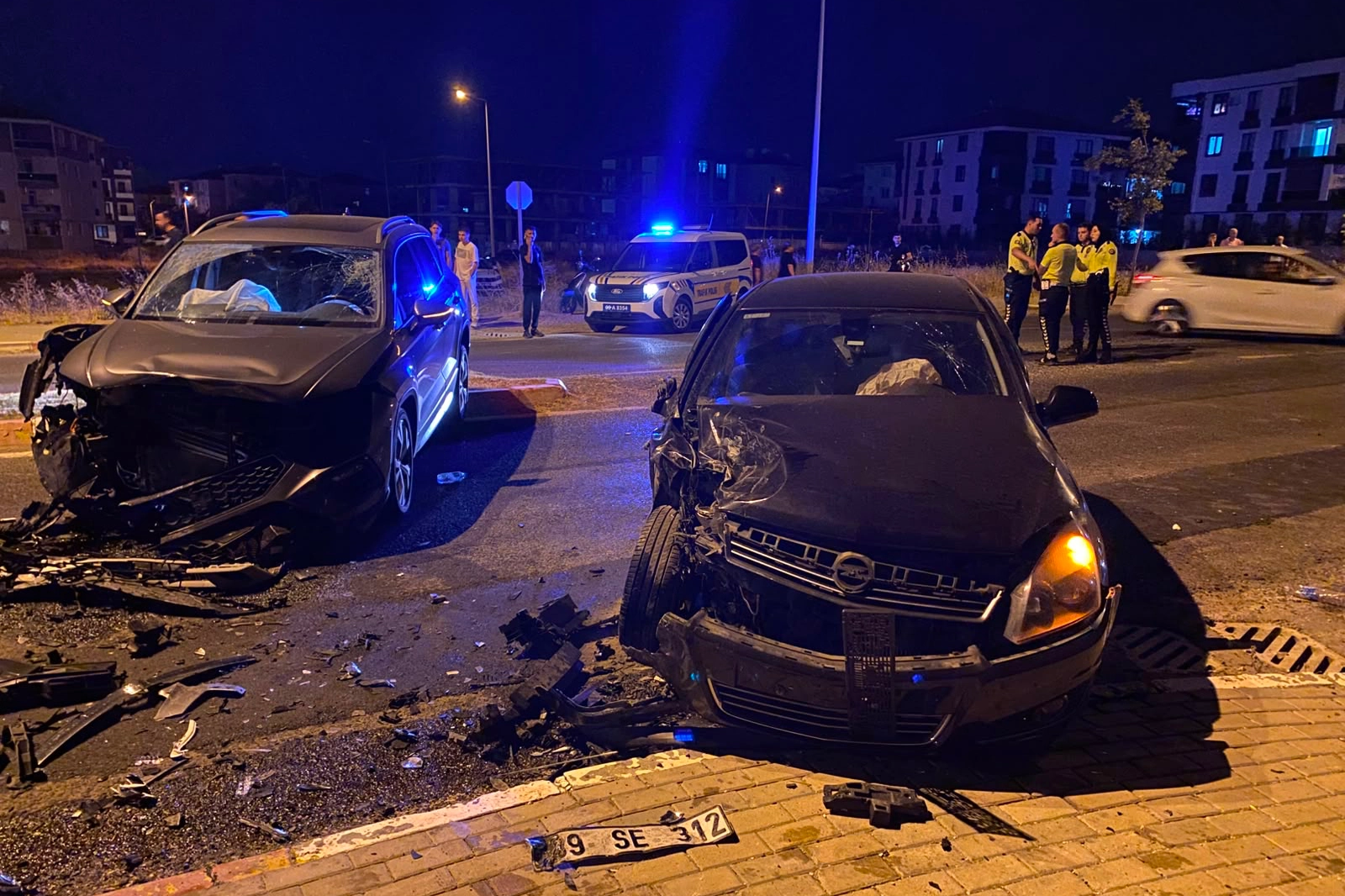 Kırklareli'nde otomobil ve SUV çarpıştı: 8 yaralı hastaneye kaldırıldı