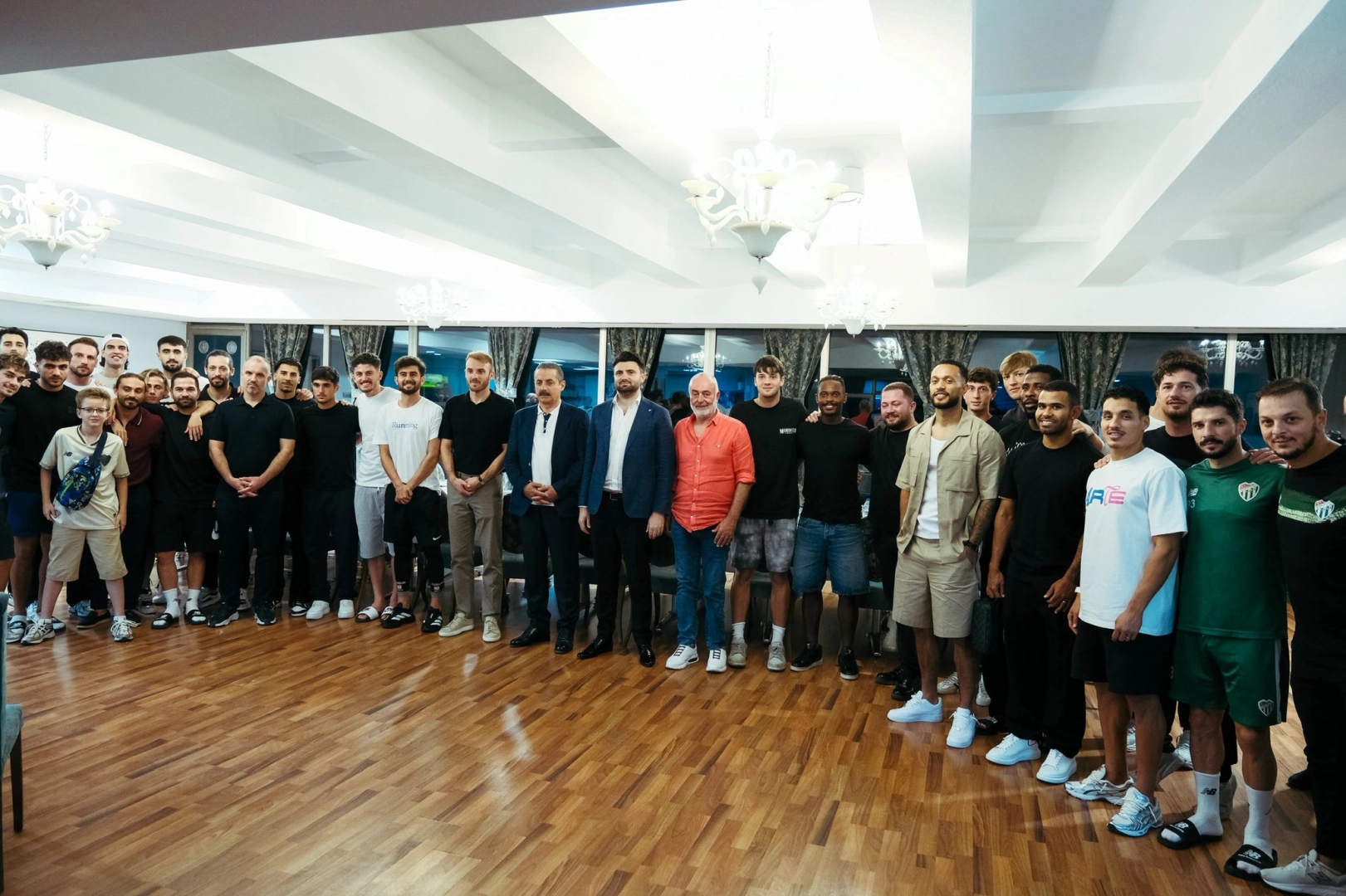 Bursaspor'dan Birlik Yemeği: Takım ve Yönetim Bir Araya Geldi