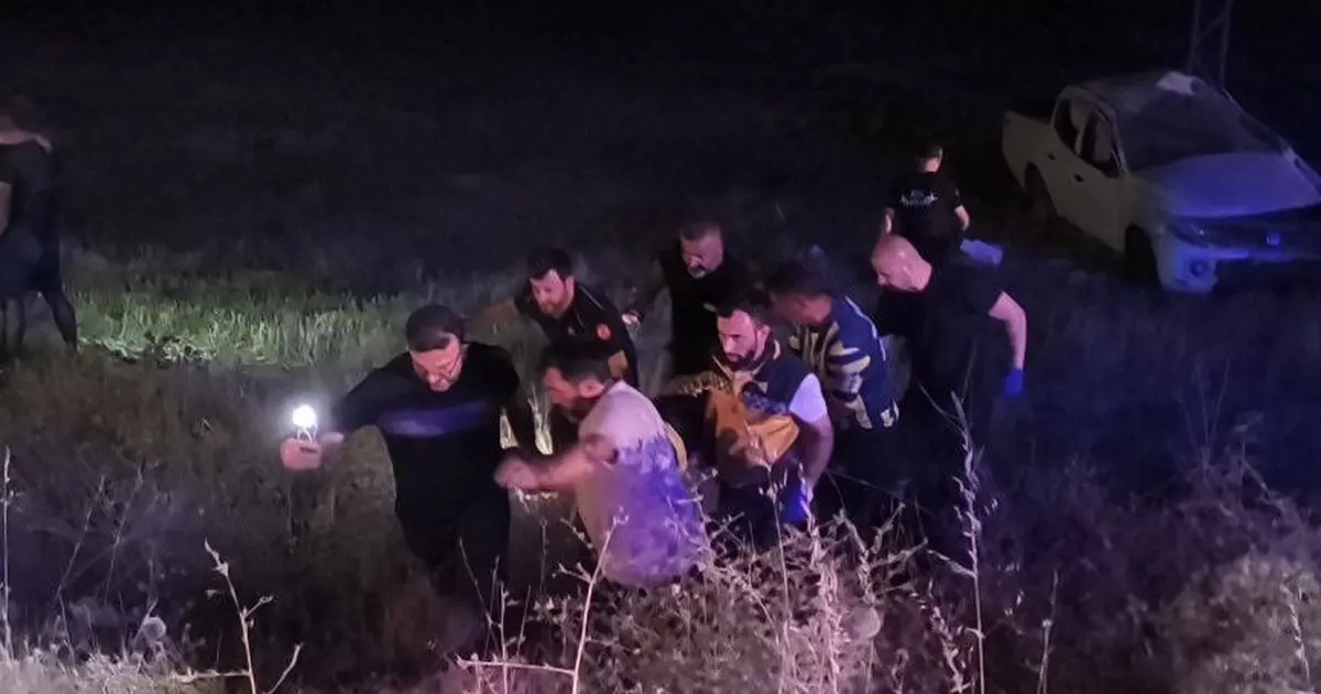 Kontrolden çıkan pikap tarlaya uçtu: Yaralılar var