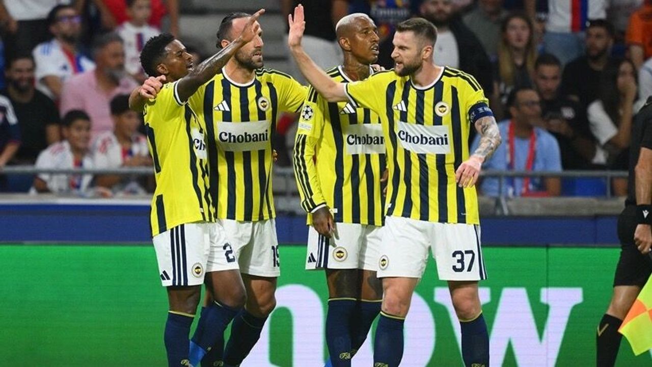 Fenerbahçe, Lyon'u 2-1 yenerek Şampiyonlar Ligi'nde ana tabloya yükseldi