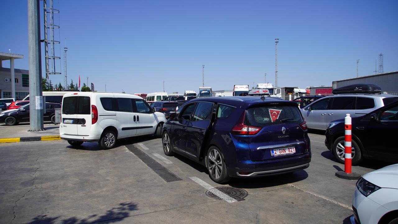 Gurbetçiler, Türkiye'deki sınır kapılarındaki önlemlerden memnun kaldı
