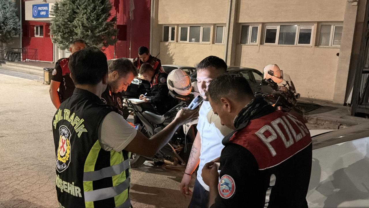 Alkollü aday sürücüye ceza yağdı: 202 bin 700 lira Alkollü aday sürücüye ceza yağdı: 202 bin 700 lira