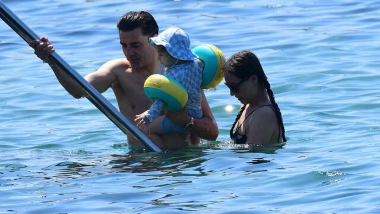 Cansel Elçin ve Zeynep Tuğçe Bayat, Bodrum'da tatil yapıyor