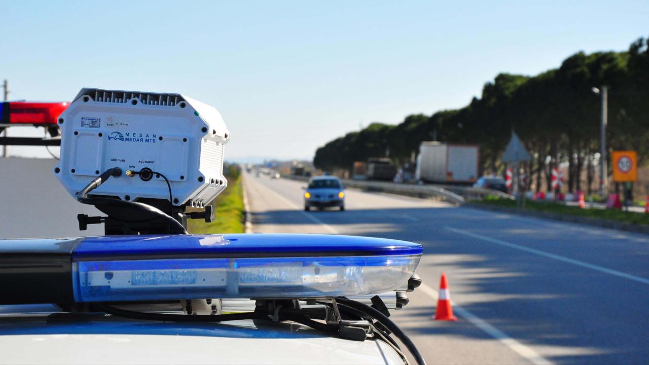Balıkesir'de 7 şüpheli, trafik uygulama noktalarını paylaştıkları için yakalandı Balıkesir'de 7 şüpheli, trafik uygulama noktalarını paylaştıkları için yakalandı