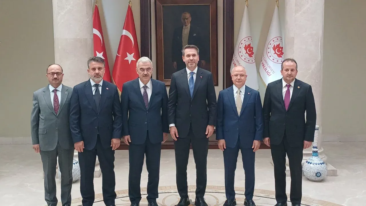 Enerji Bakanı Bayraktar, Bursa'daki programına Valilik ziyaretiyle başladı