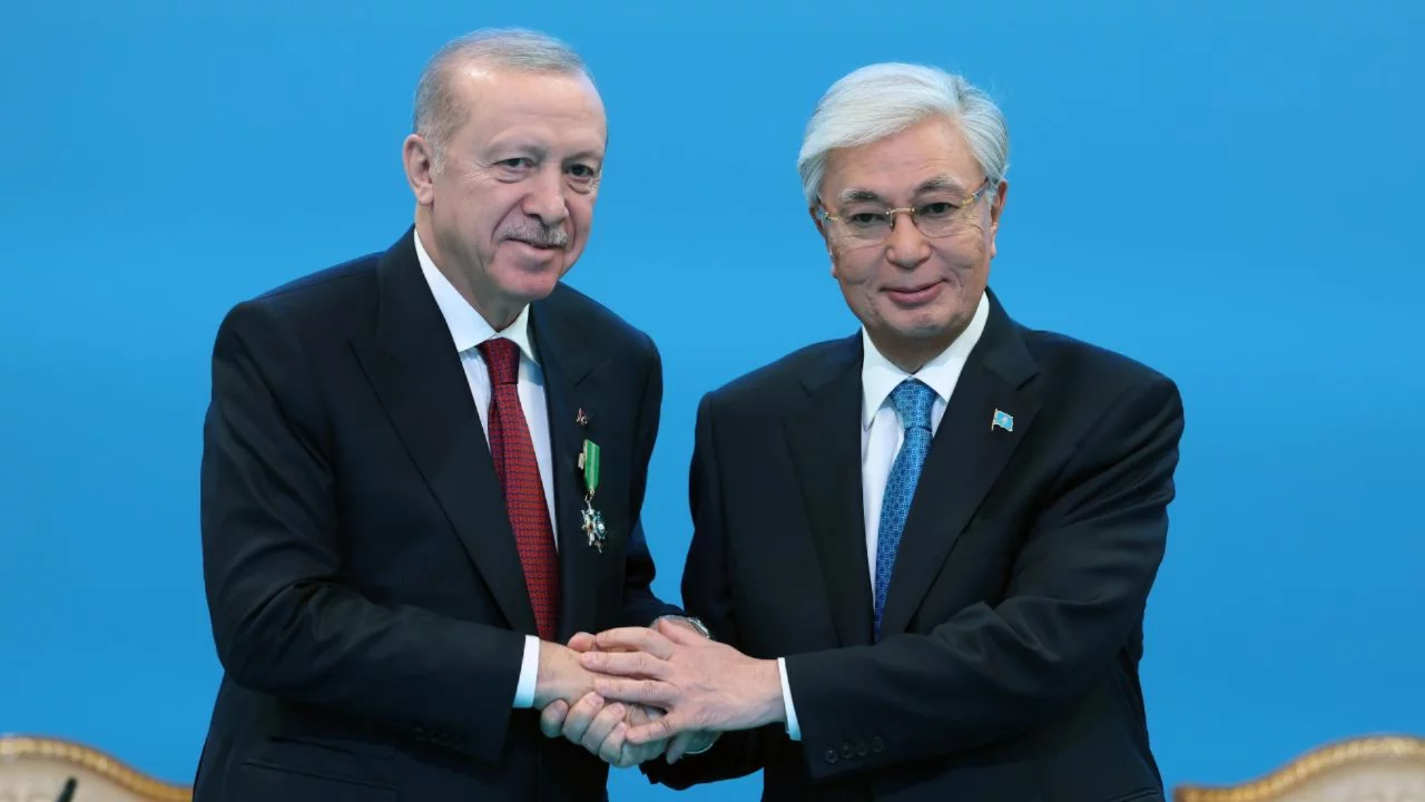 Cumhurbaşkanı Erdoğan, Tokayev'le ikili ilişkileri görüştü