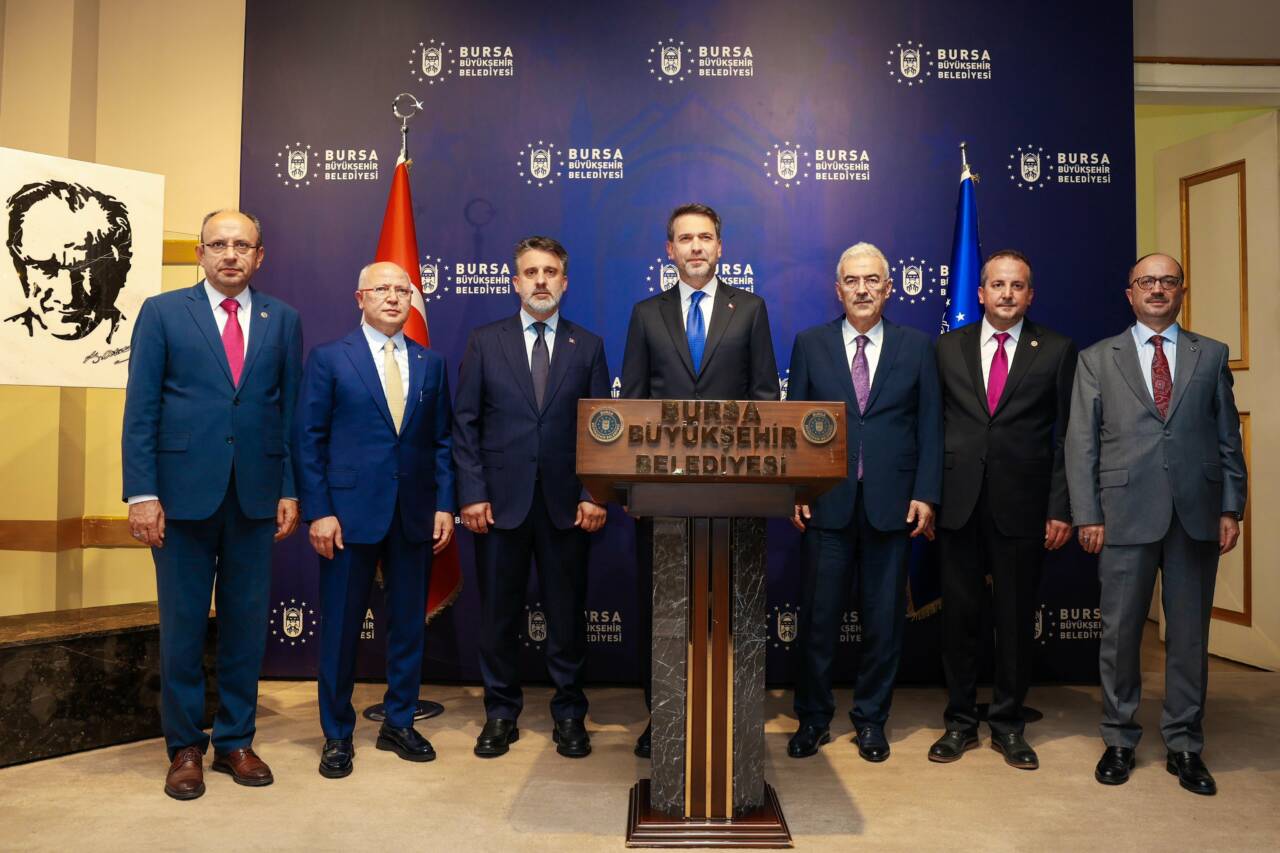 Enerji Bakanı Alparslan Bayraktar, Bursa Valiliği'ni ziyaret etti