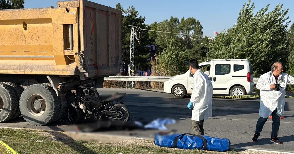 Sivas'ta motosiklet kazası: 1 kişi hayatını kaybetti Sivas'ta motosiklet kazası: 1 kişi hayatını kaybetti