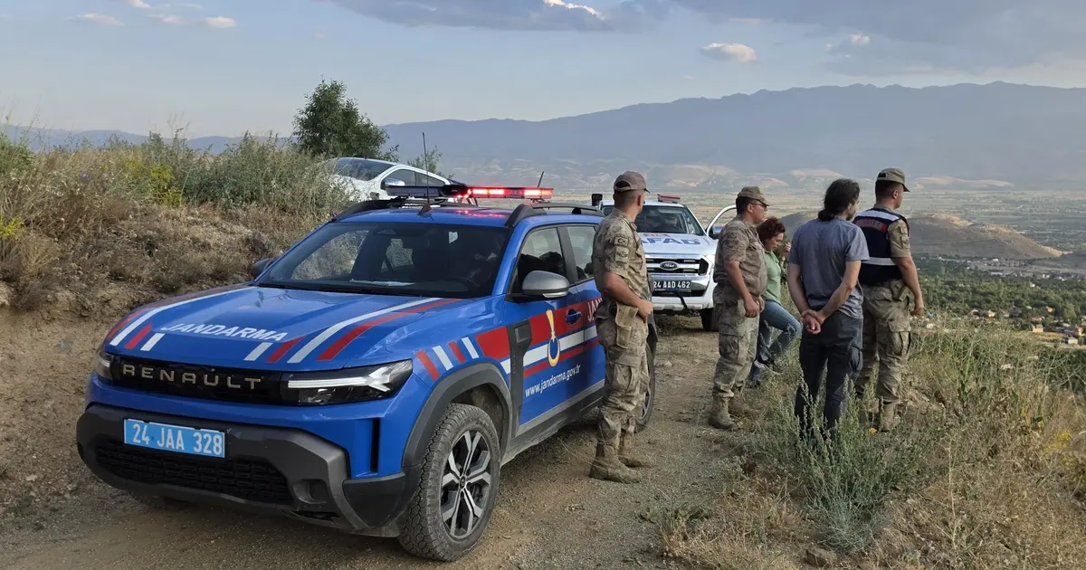Erzincan'da toprak kayması tehlikesi: 6 bağ evi tahliye edildi