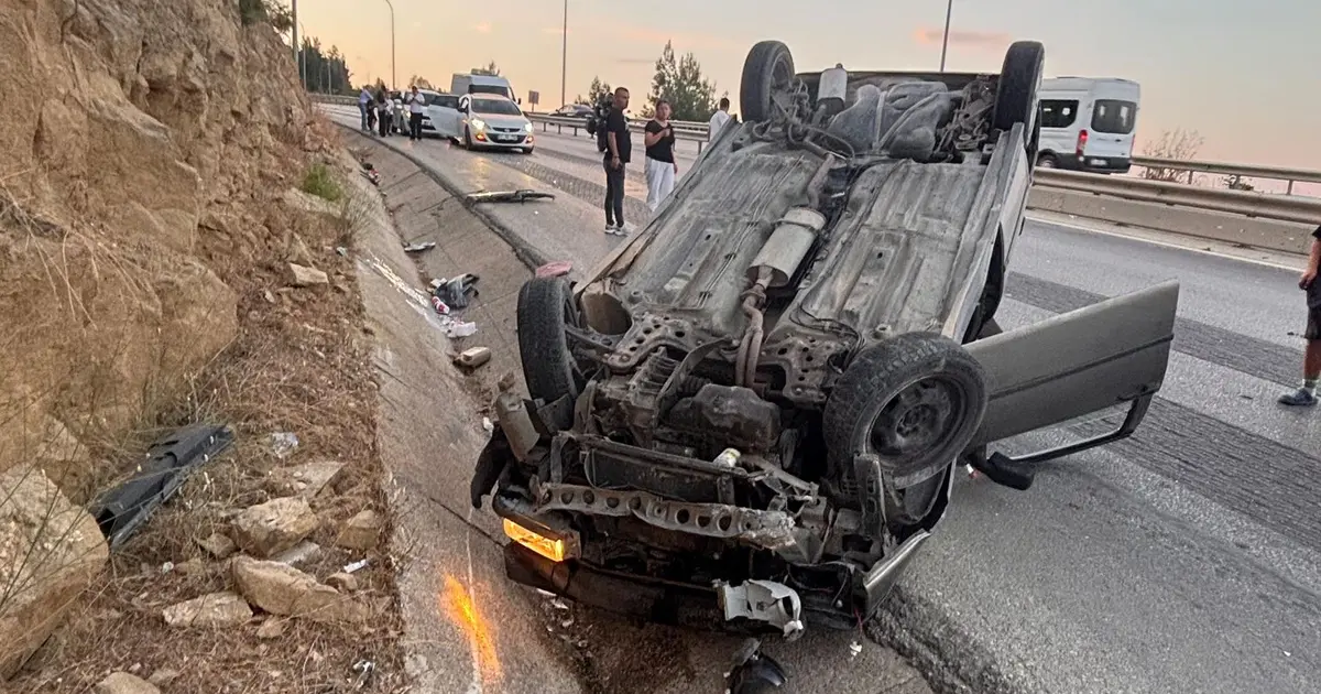 Bilecik'te devrilen otomobilin sürücüsü hastaneye kaldırıldı