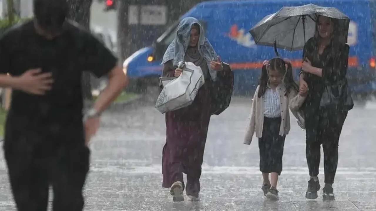 Bursa'da Cuma ve Cumartesi günleri gök gürültülü sağanak yağış bekleniyor Bursa'da Cuma ve Cumartesi günleri gök gürültülü sağanak yağış bekleniyor