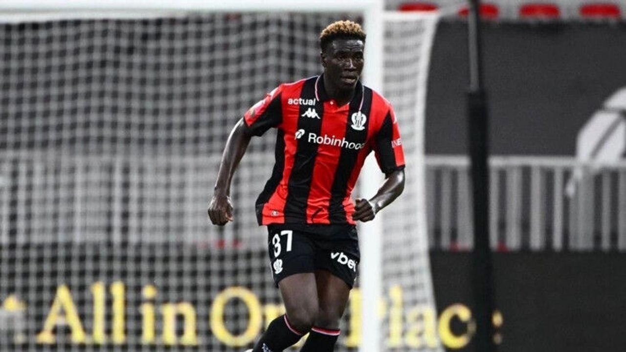 Fenerbahçe, Kojo Peprah Oppong ile 4 yıllık sözleşme imzalıyor Fenerbahçe, Kojo Peprah Oppong ile 4 yıllık sözleşme imzalıyor