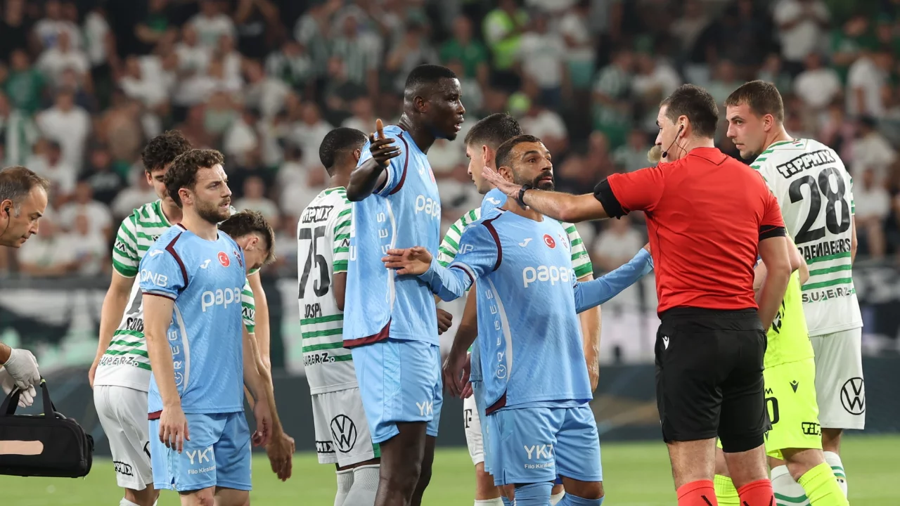 Trabzonspor'un Avrupa Ligi hayalleri sona erdi: Ferencvaros 4-0 kazandı