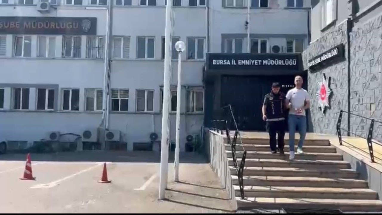 Bursa'da 3 hükümlü çatıda kaçmaya çalışırken yakalandı