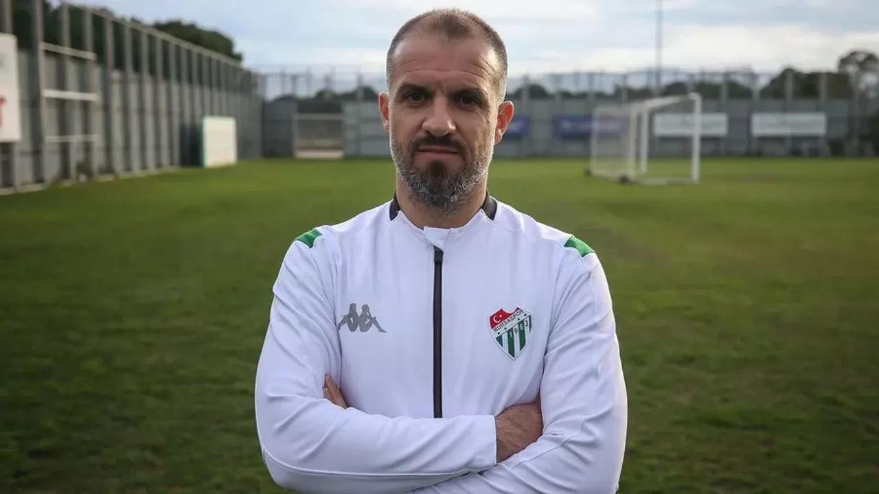Mustafa Er, Bursaspor'a 1 maç men ve 170 bin TL ceza aldı