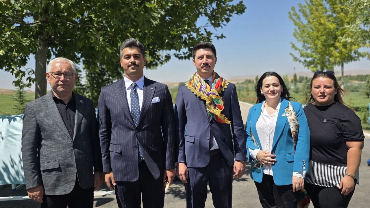BUMEV ve DAĞDER, Malazgirt Zaferi'nde Bursa'yı Temsil Etti BUMEV ve DAĞDER, Malazgirt Zaferi'nde Bursa'yı Temsil Etti