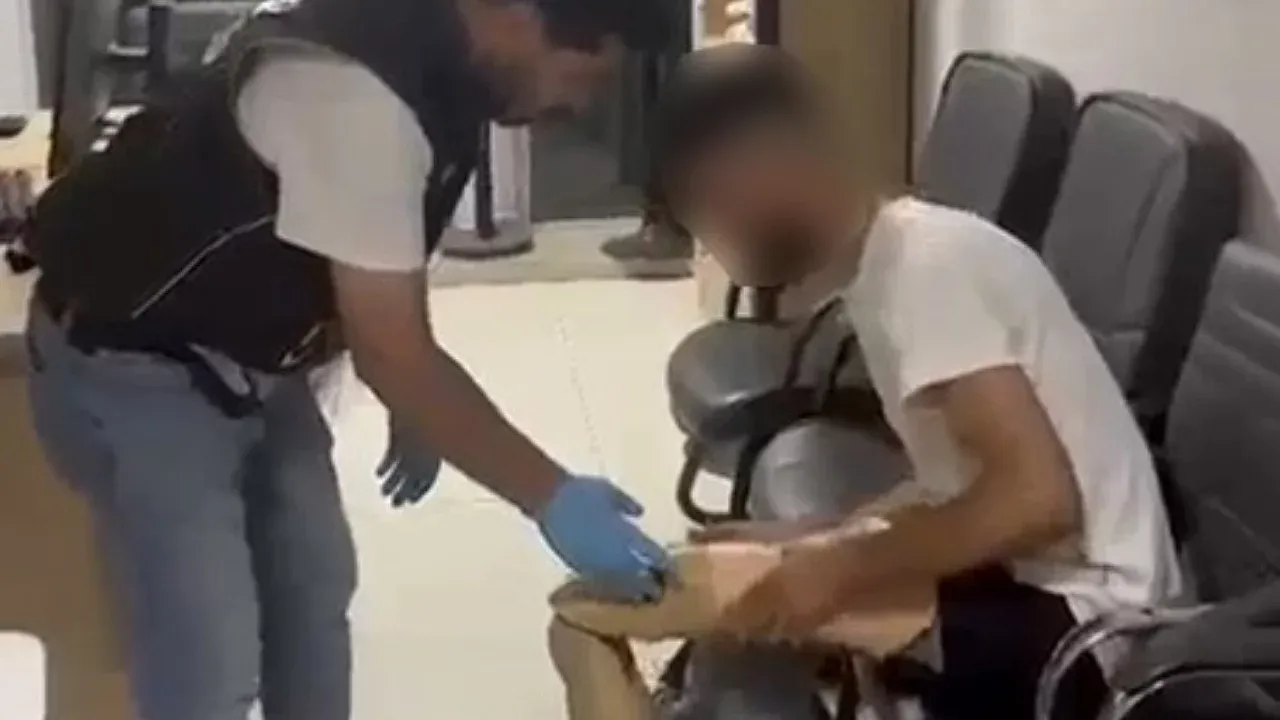 Bursa'da narkotik ekipleri 830 gram metamfetamin ele geçirdi Bursa'da narkotik ekipleri 830 gram metamfetamin ele geçirdi