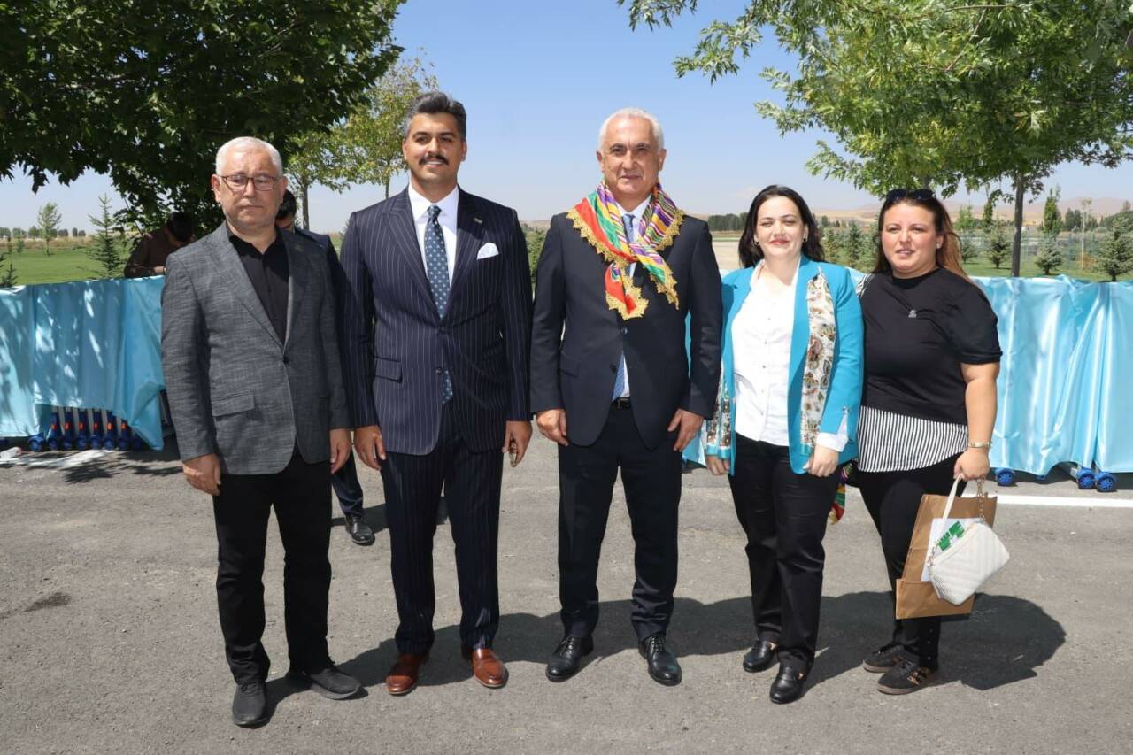 Bursa’dan Muş’a tarihi ziyaret: Malazgirt Zaferi kutlamalarına katıldılar Bursa’dan Muş’a tarihi ziyaret: Malazgirt Zaferi kutlamalarına katıldılar