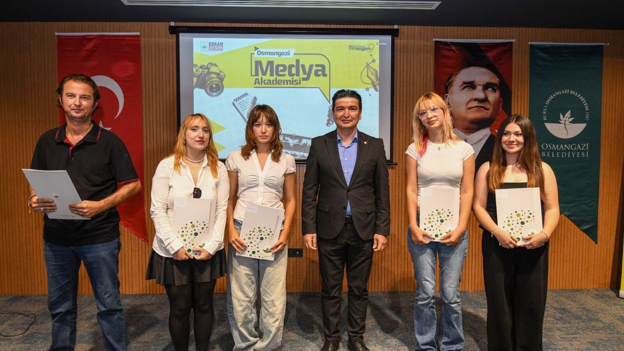 Osmangazi Medya Akademisi, ilk mezunlarına sertifikalarını verdi