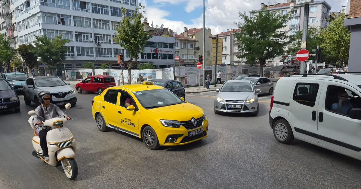 Eskişehir'de saat 15.20'de elektrik kesintisi: Trafik ışıkları yanmadı